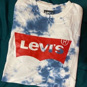 Levi tee